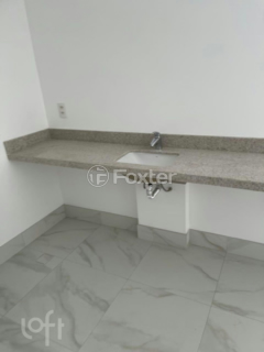 Image 10 - 875608