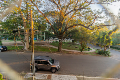 Image 9 - 875617