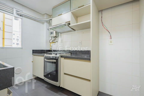 Image 11 - 875666