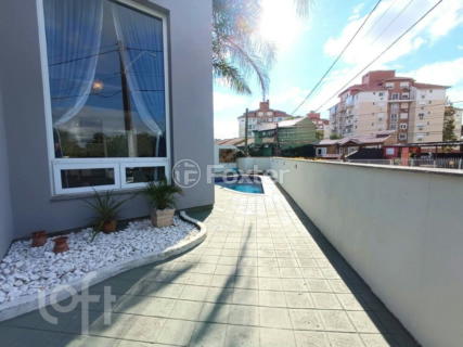 Image 5 - 875667
