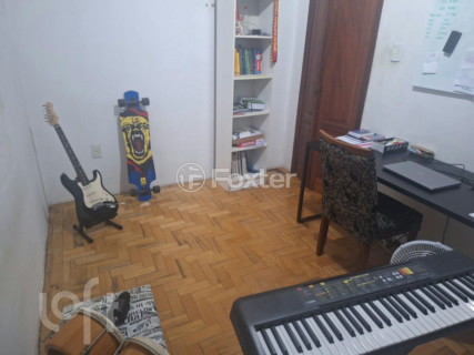 Image 4 - 875684