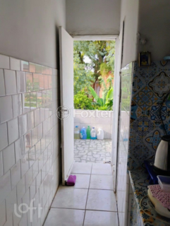 Image 13 - 875693