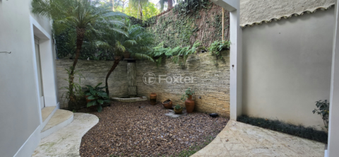 Image 6 - 875808