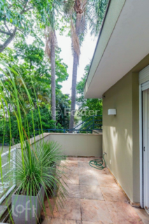 Image 33 - 875898