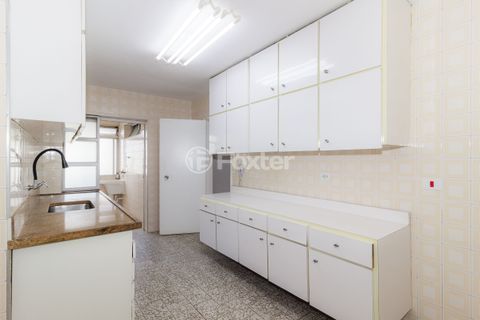 Image 31 - 876067