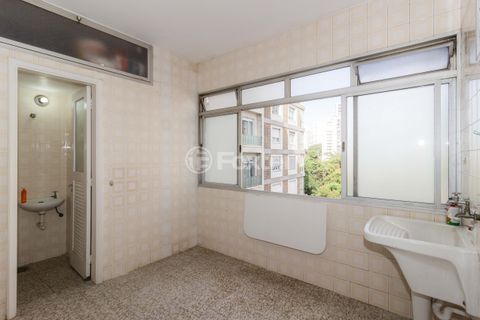 Image 32 - 876067
