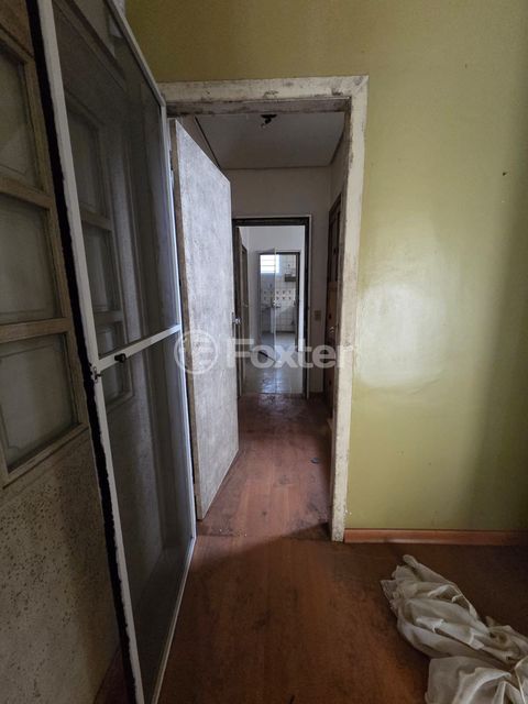Image 29 - 876370
