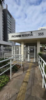 Image 21 - 876599