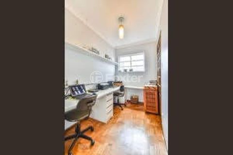 Image 10 - 876660