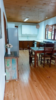 Image 3 - 876695