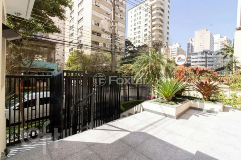 Image 19 - 876698