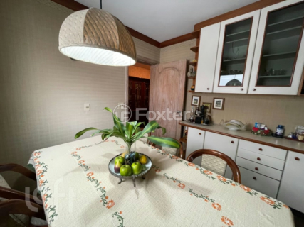 Image 11 - 876918