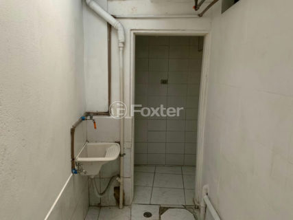 Image 22 - 876956