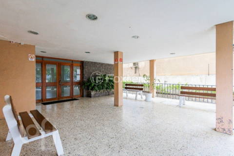 Image 21 - 877308