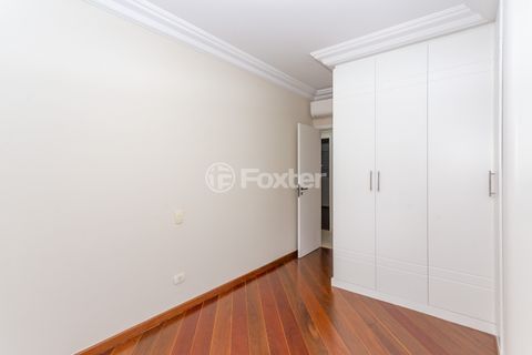 Image 30 - 877379