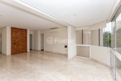 Image 7 - 877532