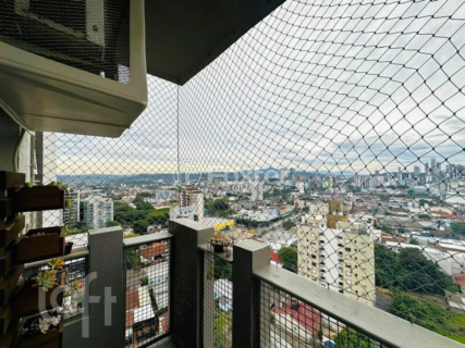 Image 11 - 877573