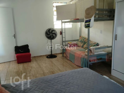 Image 7 - 877611