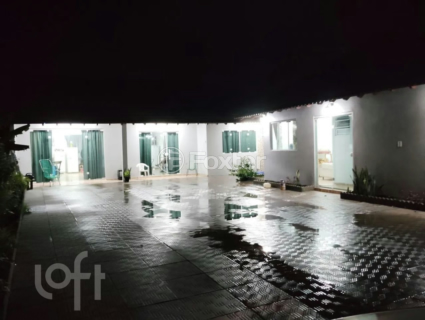 Image 10 - 877611