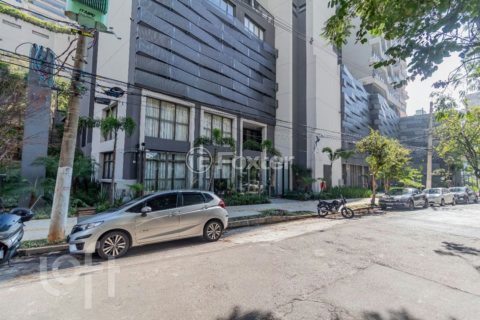 Image 30 - 877732