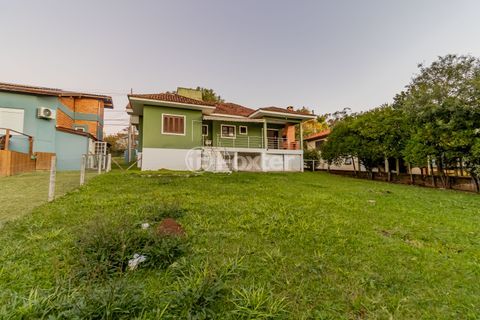 Image 37 - 877733