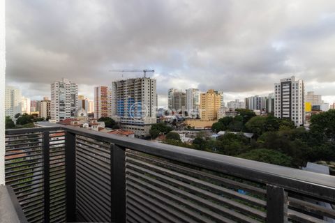 Image 11 - 877738