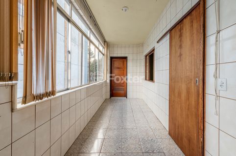 Image 28 - 877842