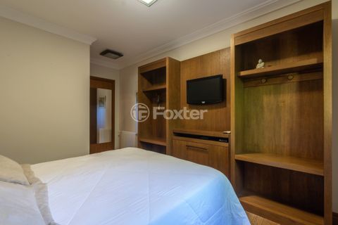 Image 37 - 877844