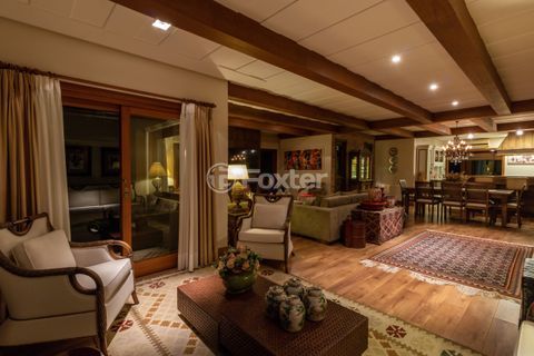 Image 4 - 877844