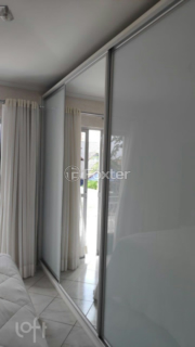 Image 10 - 877866