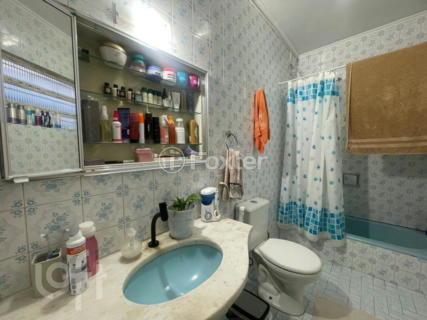 Image 9 - 878033