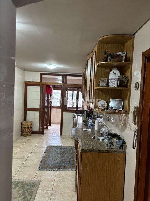 Image 12 - 878164