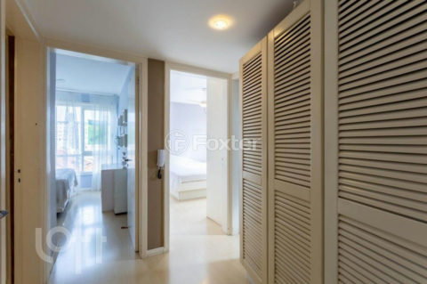 Image 39 - 878321