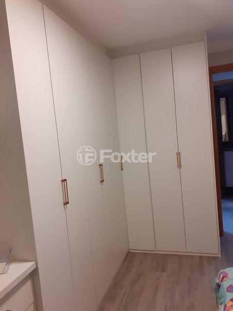 Image 5 - 878429