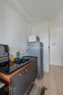 Image 7 - 878633