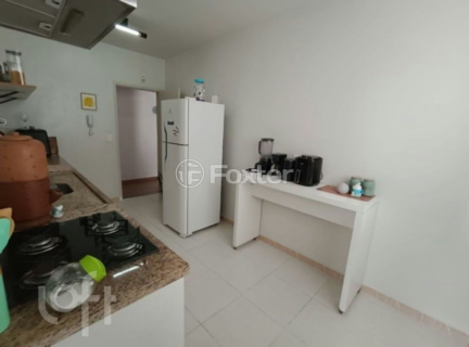 Image 6 - 878691