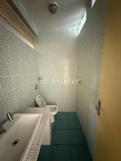 Image 9 - 878930