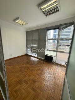 Image 7 - 878930