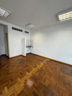 Image 8 - 878930