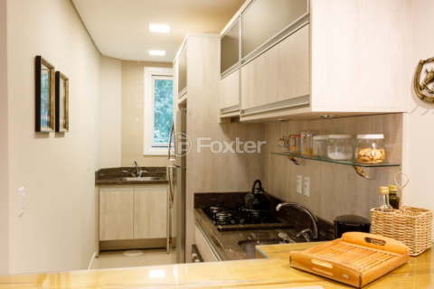 Image 7 - 878984