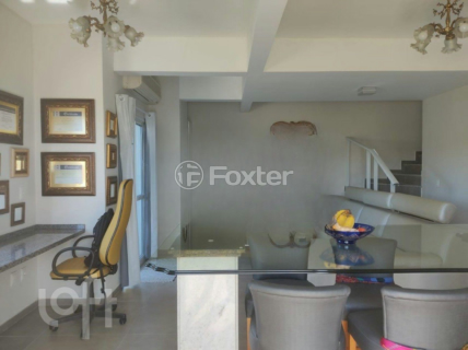 Image 7 - 879006