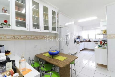 Image 7 - 879015