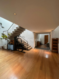 Image 8 - 879112