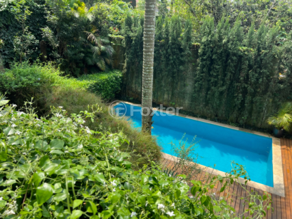 Image 33 - 879112