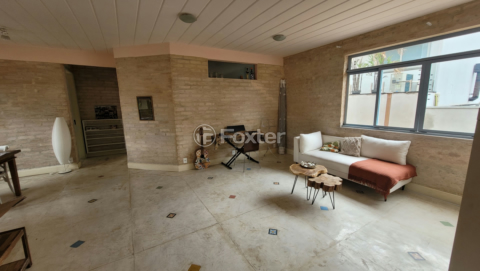 Image 17 - 879130