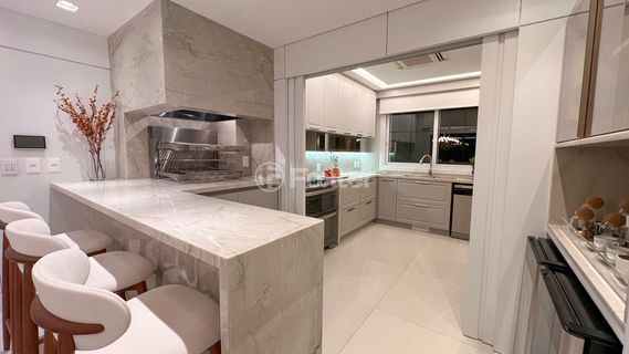 Image 19 - 879219