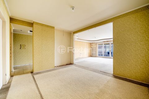 Image 10 - 879277