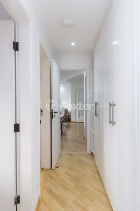 Image 37 - 879320