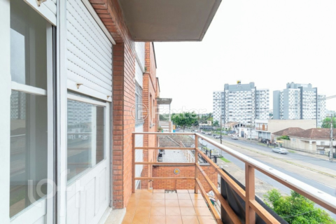 Image 8 - 879367