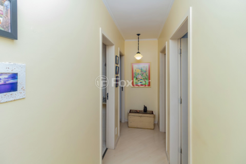 Image 7 - 879368